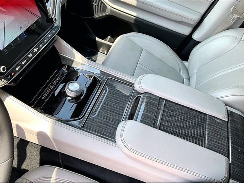 Used 2022 Jeep Wagoneer Series III w/ Flexible Seating Group RWD image 19
