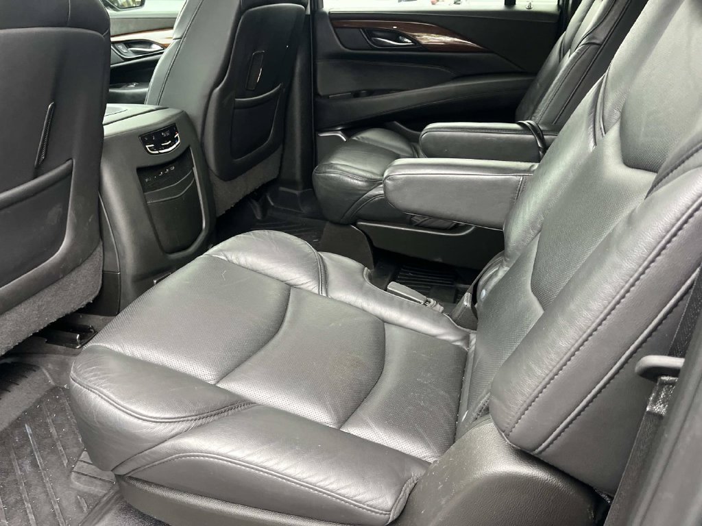 Used 2020 Cadillac Escalade ESV Premium Luxury w/ Escalade Sport Edition AWD/4WD image 22