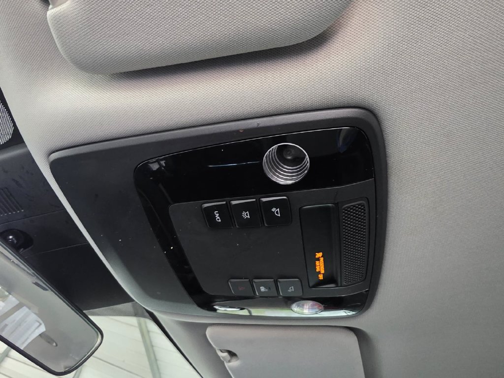 Used 2022 Kia Carnival EX FWD image 29