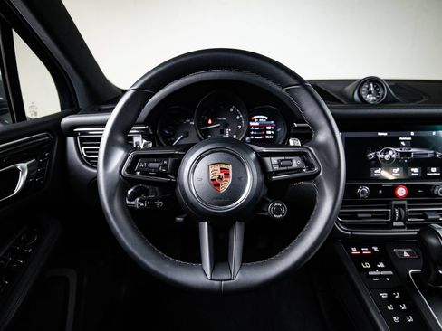 Certified 2026 Porsche Macan AWD/4WD image 26