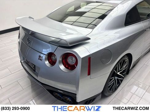 Used 2023 Nissan GT-R Premium w/ Premium Interior Package image 29