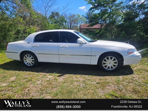 Used 2008 Lincoln Town Car Signature Limited RWD image 7