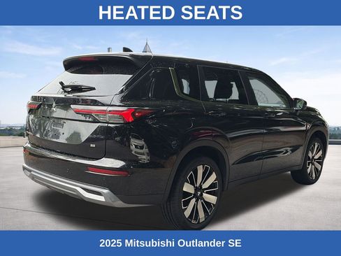Used 2025 Mitsubishi Outlander SE FWD image 5