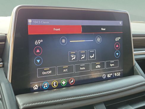 Used 2021 Chevrolet Suburban LT RWD image 25