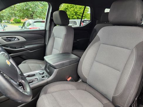 Used 2023 Chevrolet Traverse LT FWD image 7