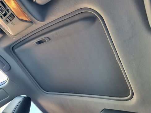 Used 2020 Toyota RAV4 XLE Premium image 22