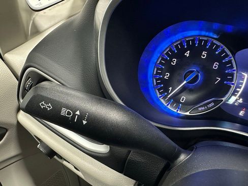 Used 2023 Chrysler Pacifica Touring-L image 21