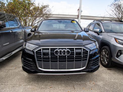 Used 2023 Audi Q7 Premium w/ Convenience Package image 4