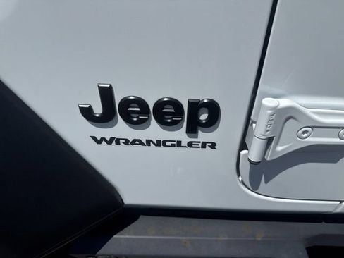 Used 2022 Jeep Wrangler Sport AWD/4WD image 36