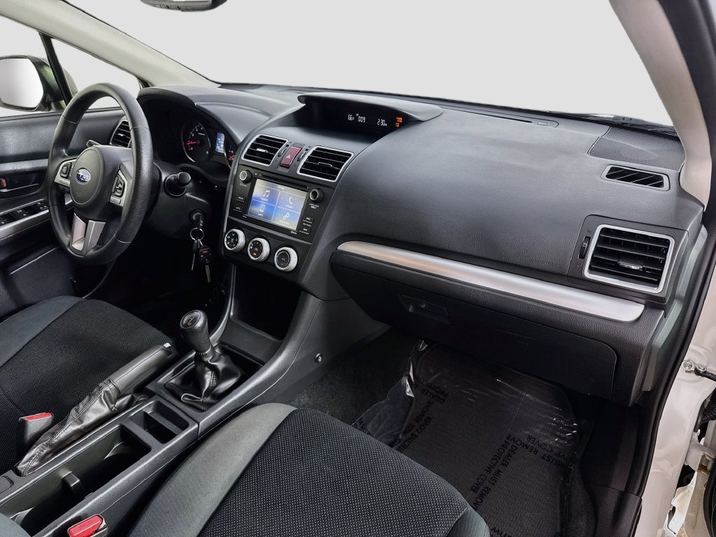 Used 2016 Subaru Crosstrek 2.0i AWD/4WD image 32