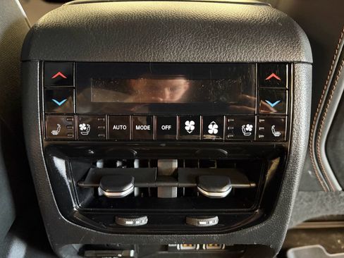 Used 2023 Jeep Grand Cherokee L Summit AWD/4WD image 18