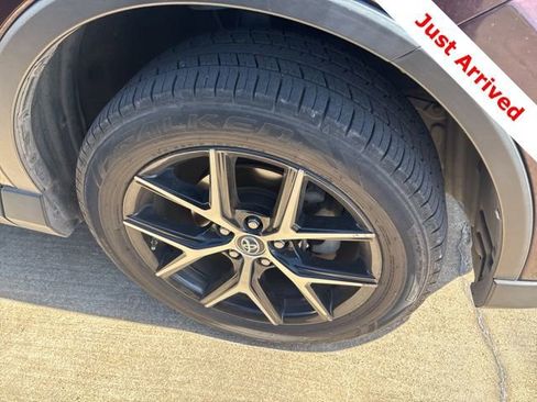 Used 2016 Toyota RAV4 SE w/ Advanced Technology Package image 8