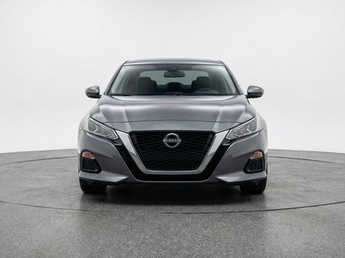 Used 2025 Nissan Altima 2.5 SV FWD image 2