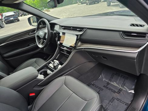 New 2026 Jeep Grand Cherokee L Limited AWD/4WD image 30