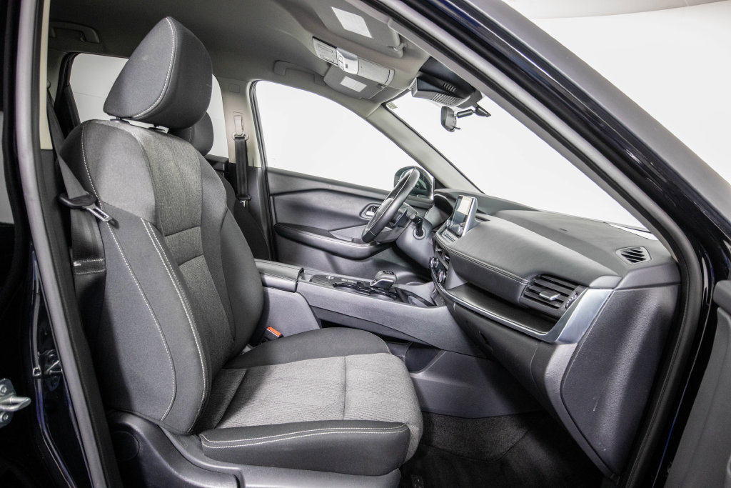 Used 2025 Nissan Rogue SV FWD image 11