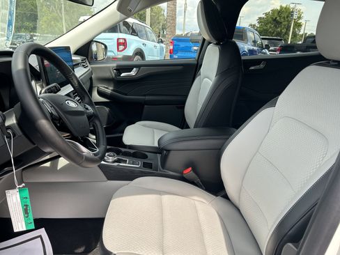 New 2025 Ford Escape SE image 14
