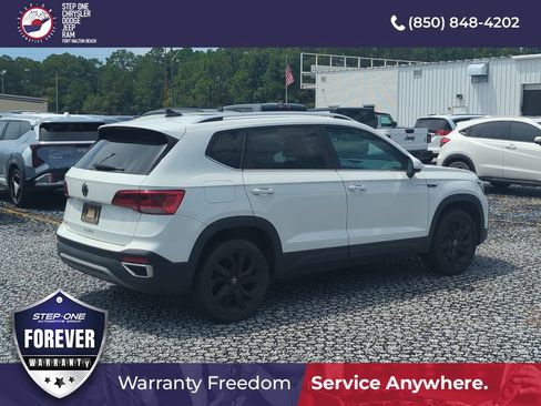 Used 2022 Volkswagen Taos SE FWD image 6