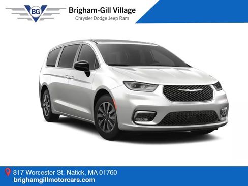 New 2026 Chrysler Pacifica Select AWD/4WD image 2