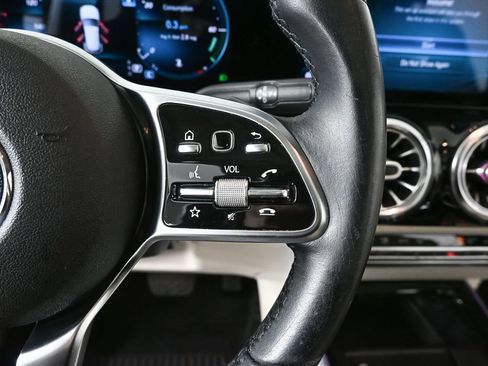 Certified 2021 Mercedes-Benz GLA 250 image 11