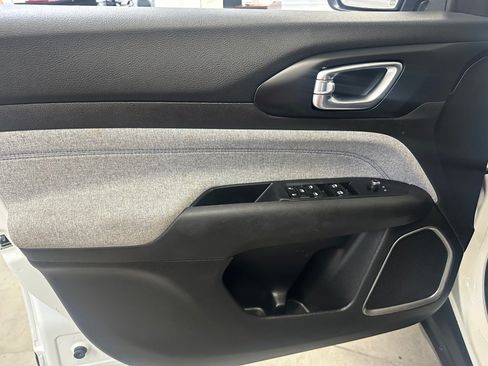 Used 2024 Jeep Compass Latitude AWD/4WD image 6