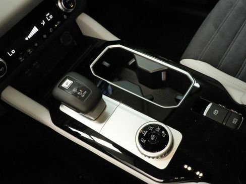 New 2026 Mitsubishi Outlander SE FWD image 14
