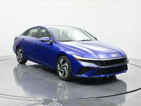 Used 2024 Hyundai Elantra Limited image 3