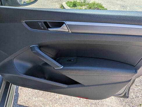 Used 2018 Volkswagen Passat 2.0T R-Line FWD image 36