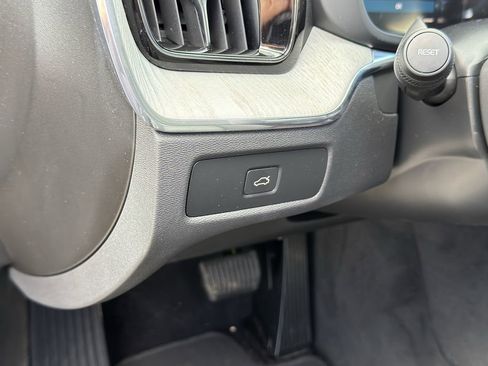 Certified 2025 Volvo XC60 B5 Plus image 16