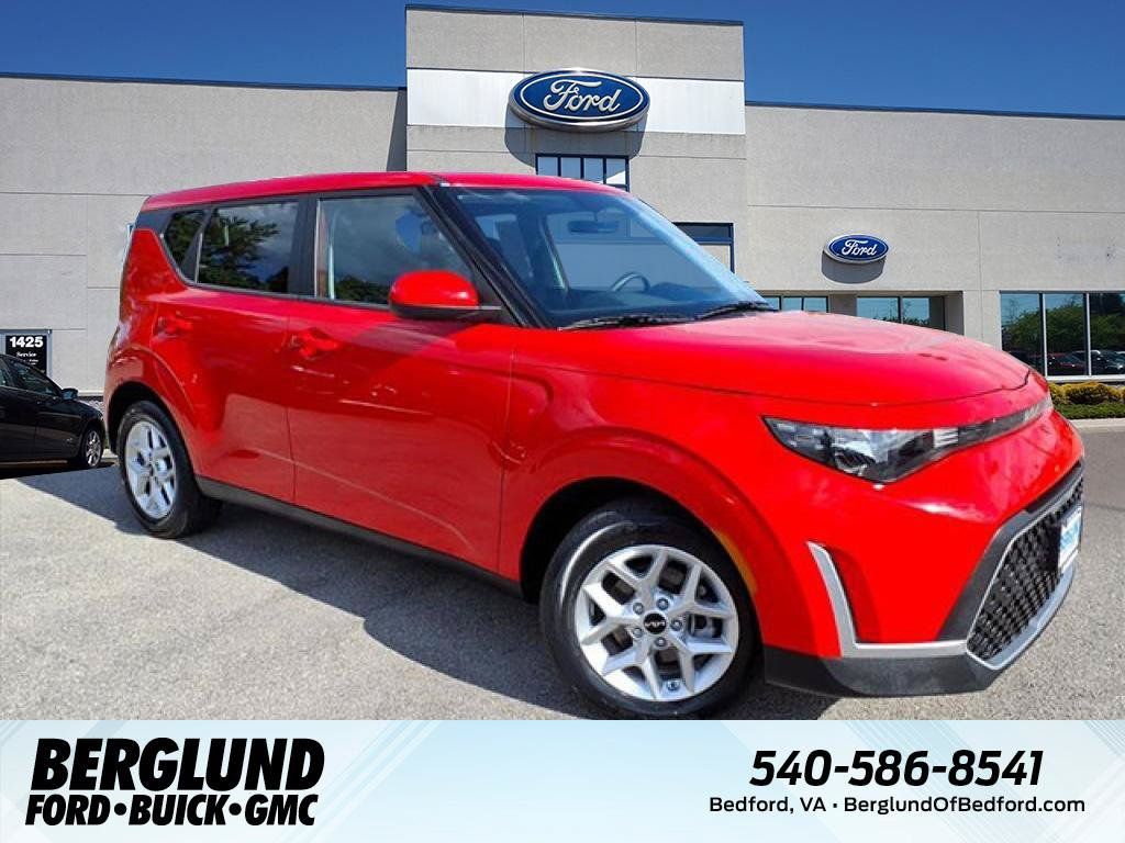 Used 2025 Kia Soul LX w/ LX Technology Package FWD image 1