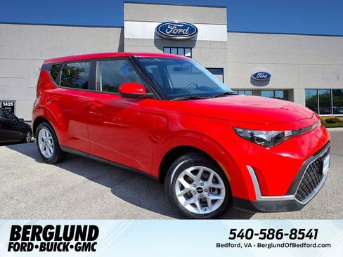 Used 2025 Kia Soul LX w/ LX Technology Package FWD image 1