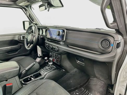 Used 2024 Jeep Wrangler Unlimited Rubicon 4xe w/ Technology Group AWD/4WD image 31