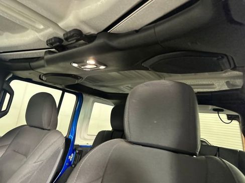 Used 2023 Jeep Wrangler Unlimited w/ Cold Weather Group image 12