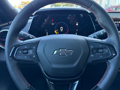 Used 2025 Chevrolet Trax RS w/ Sunroof Package image 25