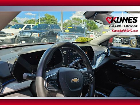 Used 2025 Chevrolet Trax LT w/ LT Convenience Package FWD image 12