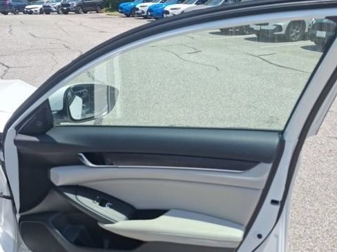Used 2020 Honda Accord Touring image 19