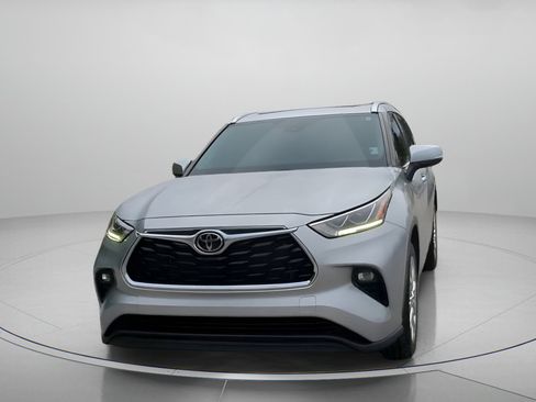 Used 2022 Toyota Highlander Limited image 7