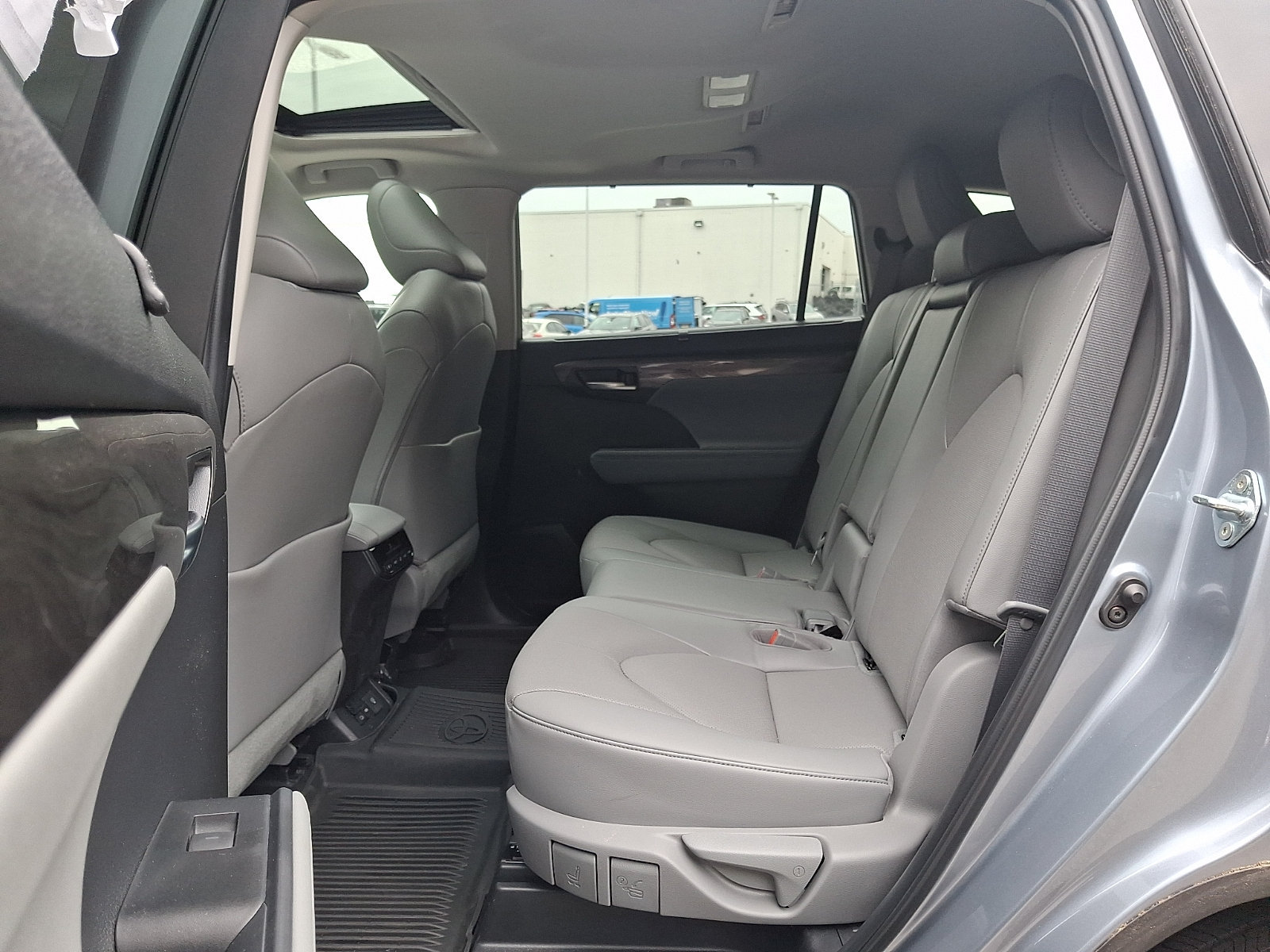 Used 2023 Toyota Highlander Limited AWD/4WD image 10