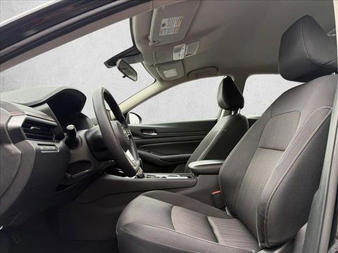 Used 2024 Nissan Altima 2.5 SV image 11