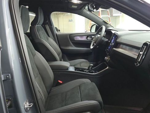 Certified 2023 Volvo XC40 Recharge Ultimate image 10