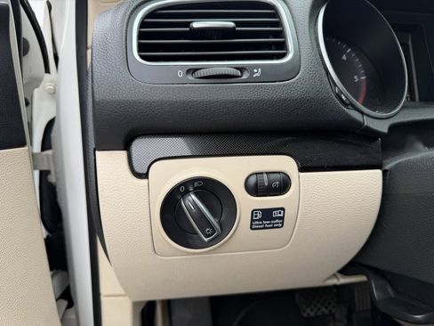 Used 2010 Volkswagen Jetta TDI image 17