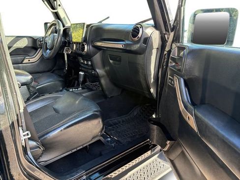 Used 2016 Jeep Wrangler Unlimited Sahara image 11