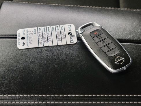 Used 2025 Nissan Rogue SV image 26