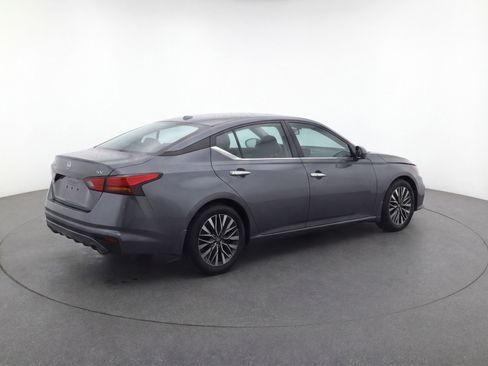 Used 2024 Nissan Altima 2.5 SV image 9