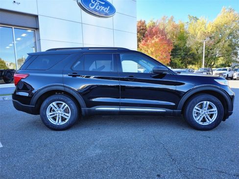 Used 2022 Ford Explorer XLT w/ Equipment Group 202A image 6
