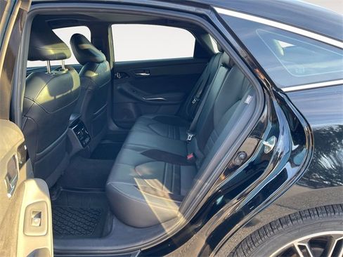 Used 2020 Toyota Avalon Touring image 13