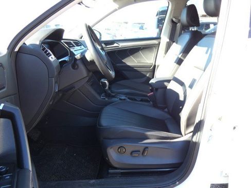 Used 2022 Volkswagen Tiguan SE image 7