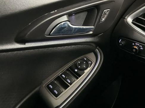 Used 2018 Chevrolet Malibu LT FWD image 16