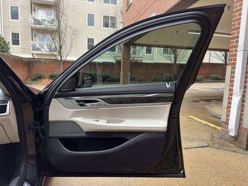 Used 2020 BMW 750i xDrive w/ Executive Package image 14