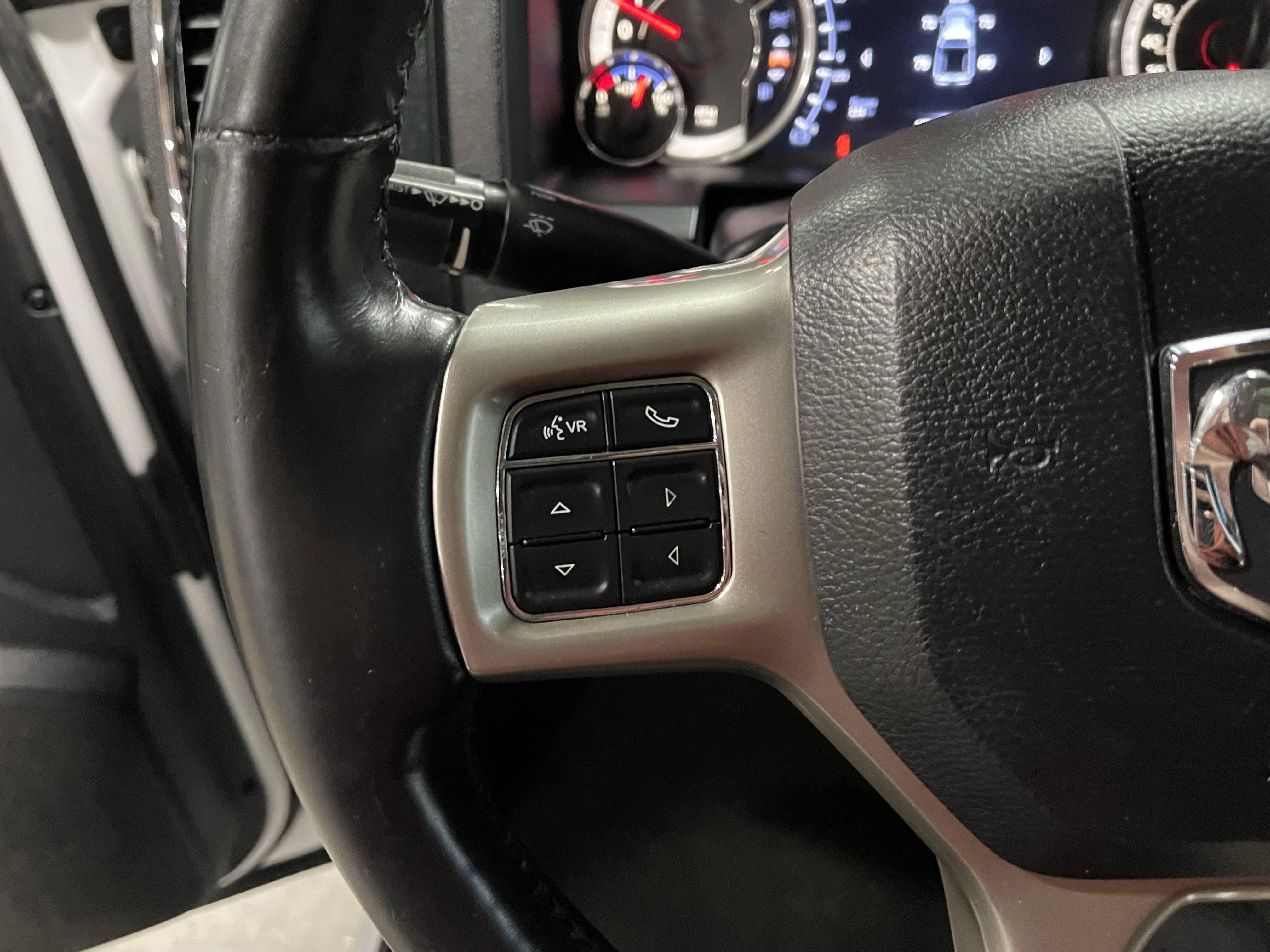 Used 2016 RAM 3500 Laramie w/ Convenience Group AWD/4WD image 22
