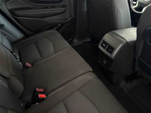 Used 2024 GMC Terrain SLE FWD image 29